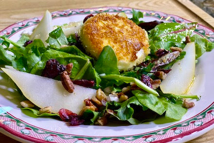 Cinnamon Pear & Blue Cheese Salad with Pecans